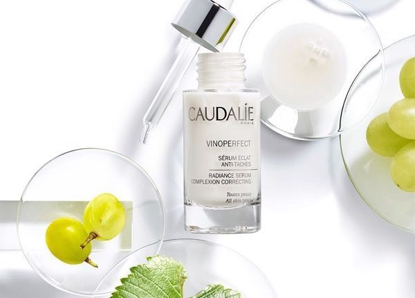 Review serum Caudalie dưỡng trắng da vượt trội cho phái đẹp