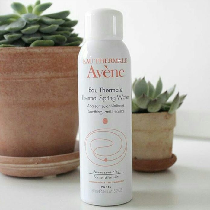 Review xịt khoáng Avene – Cứu tinh cho làn da mụn hiệu quả